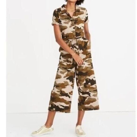 Madewell Wide-Leg Utility Jumpsuit in Cottontail Camo 8 - Picture 1 of 10